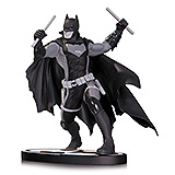 Batman Black & White - soška Earth 2 Batman 15 cm
