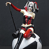 DC Comics - soška Harley Quinn (Luis Royo) 26 cm