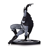Batman Black & White - soška Batman (Bryan Hitch) 17 cm