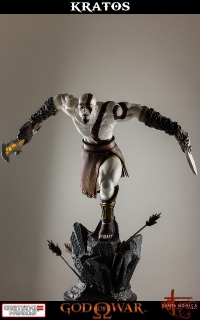 God of War - socha Lunging Kratos 48 cm