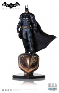Batman Arkham Knight - soška Art Scale Batman 30 cm